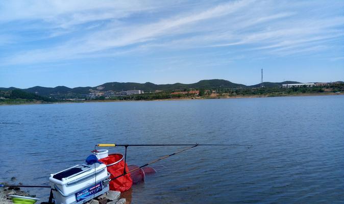 5月晚上野钓鱼的技巧（提高钓鱼成功率，享受夜晚的渔获之乐）