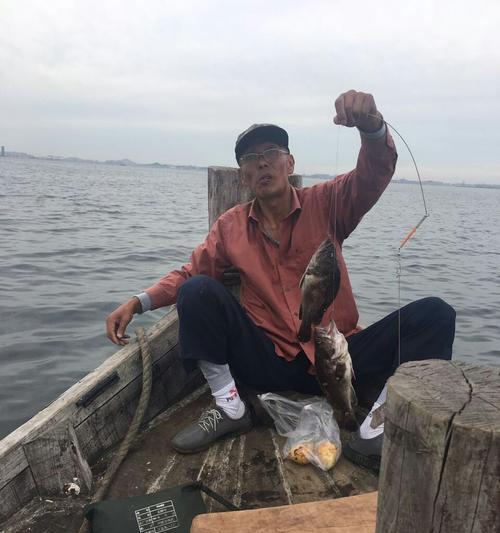 出海一日游的最佳钓鱼方法和技巧（探索钓鱼海域，享受乐趣与收获）