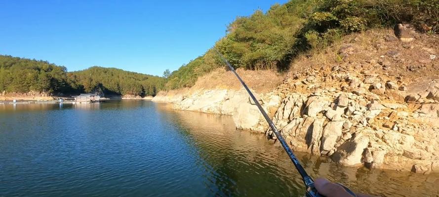 初冬江河钓鱼选位技巧（初冬江河钓鱼选位技巧解析，提升钓鱼成功率的关键）