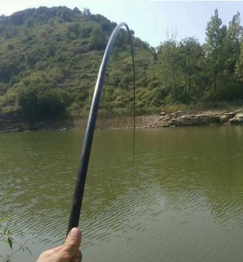 初冬台钓翘嘴技巧（追踪水温变化提高钓鱼效果）