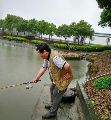 春季下雨天钓鱼技巧（雨中钓鱼的窍门与经验）