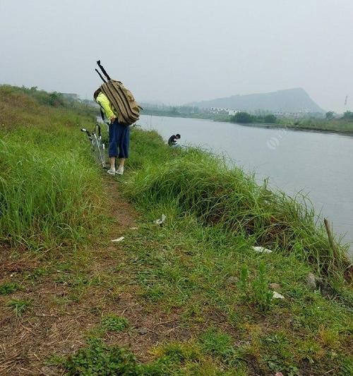 大河深水钓鱼技巧与方法（挑战大河钓鱼，助你变钓鱼高手）