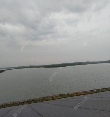 大雨后水库钓鱼技巧（钓鱼技巧，享受大雨后的水库钓鱼乐趣）