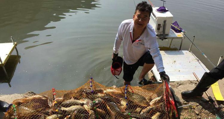 钓鱼捞鱼技巧教程（掌握捕鱼的窍门，成为垂钓手）