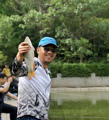 钓鱼流程技巧教程（掌握钓鱼的流程技巧，提高钓鱼成功率）