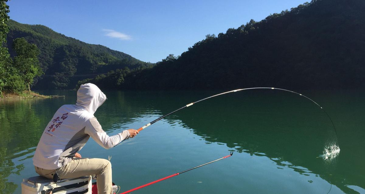 冬季钓鱼打窝的技巧（寒冬钓鱼）