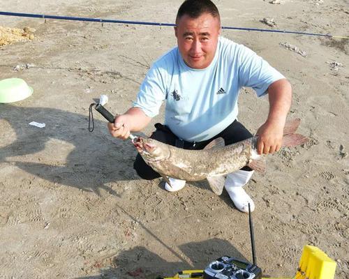 海边风浪钓鱼技巧教程（掌握钓鱼技巧）