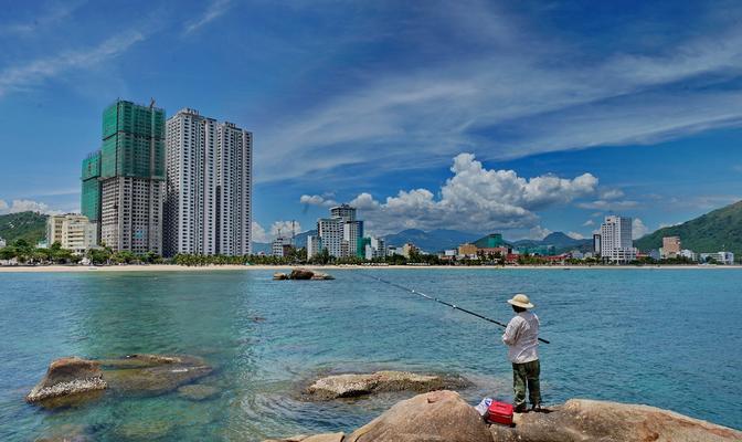 海边钓鱼技巧配钩，海上乐趣尽享（掌握技巧）