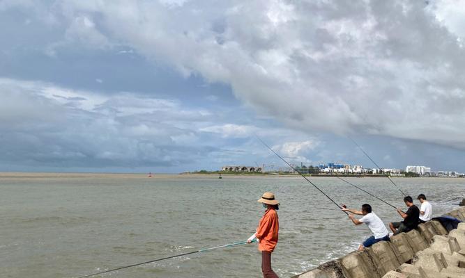 海边钓鱼的时间技巧和方法（钓鱼爱好者必备的海边垂钓指南）