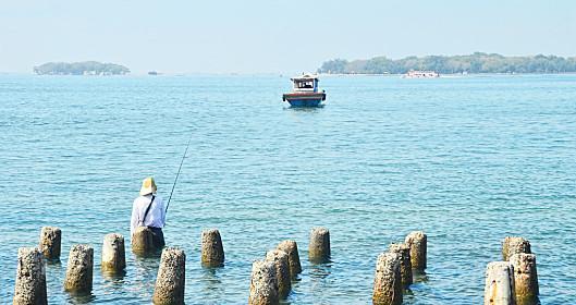 海边远投钓鱼技巧（远投技巧让你捕获更多海鱼）