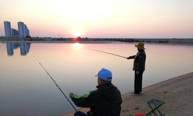 海边钓鱼技巧揭秘（猪肝诱饵让你轻松大获全胜）