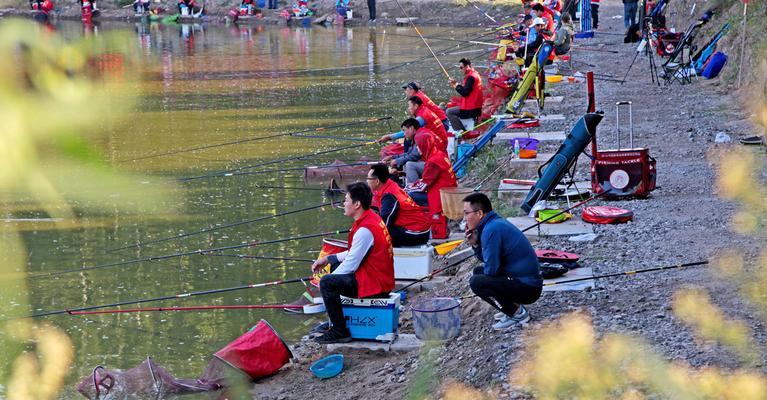 黑坑钓鱼断竿技巧（掌握断竿技巧）