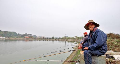 垂钓技巧（掌握杆坑空钩垂钓的关键技巧）