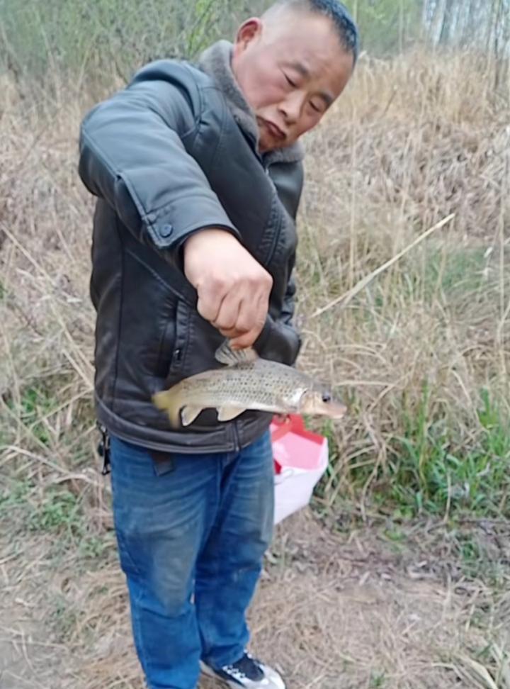 金钱鱼钓鱼技巧大揭秘（轻松掌握鱼儿的心思）