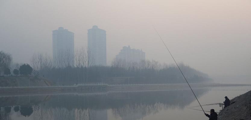 冬季连续晴天钓鱼的技巧（冬日渔获满满的秘诀分享）