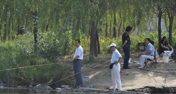 南方冬季江河垂钓技巧（有效方法让你在冬季享受垂钓乐趣）