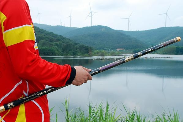 浅海岸边钓鱼的技巧与方法（探秘浅海岸边钓鱼）