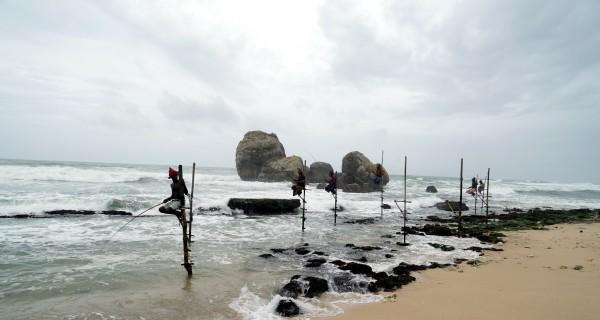 浅海岸边钓鱼技巧大全（掌握技巧）