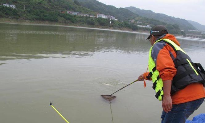 秋季雨天水库钓鱼技巧（钓鱼爱好者必看）