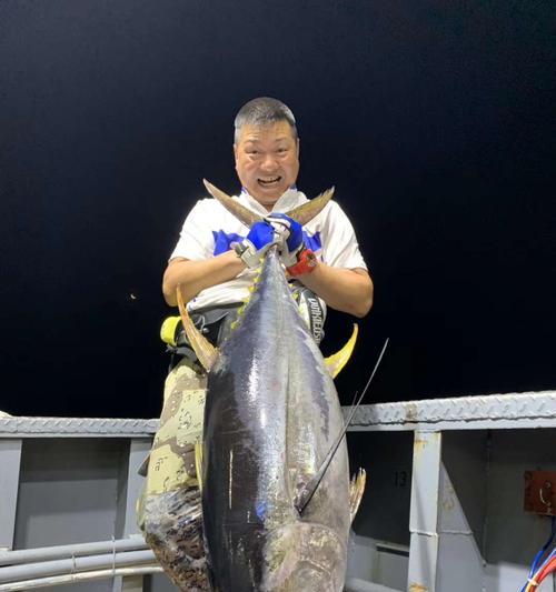 深海钓鱼的规则和技巧（深入探索海底世界）