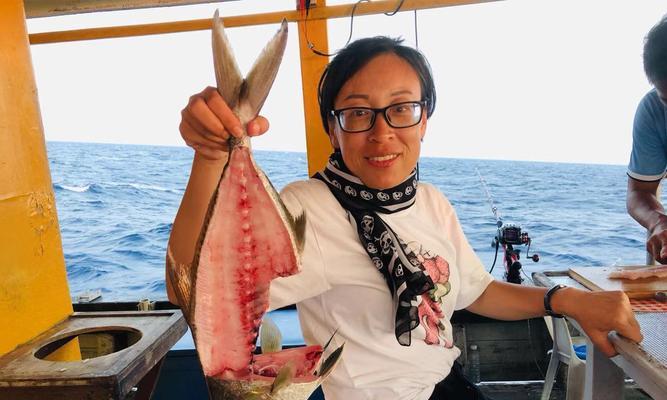 深海钓鱼技巧大揭秘（掌握深海沿线钓鱼最新技巧）