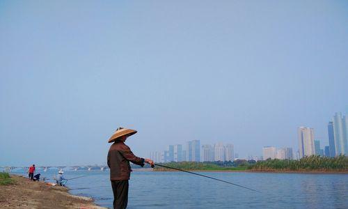 深秋初冬鱼正肥钓鱼技巧（享受丰收季节）