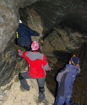 水洞造窝钓鱼实战技巧（掌握窝钓技巧）