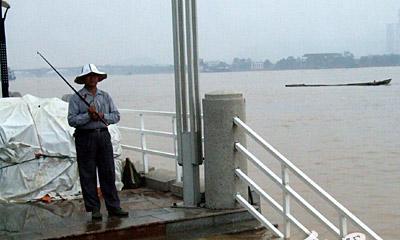 湘江野河钓鱼技巧与方法（探秘湘江野河钓鱼）