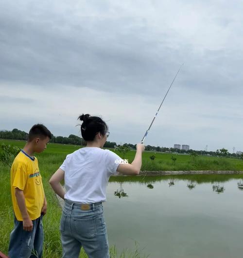 早上池塘钓鱼的技巧（享受晨曦）